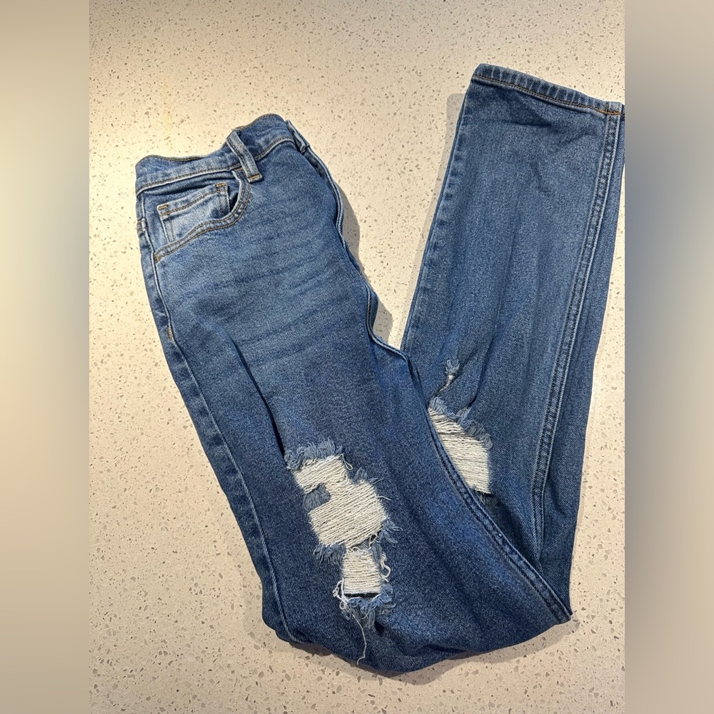 Women’s Fashion Nova Size 7 Denim Jeans Ripped Style